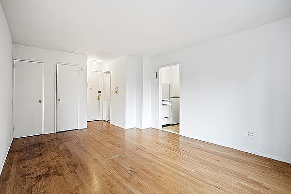 2nd image of 301 E 84th St APT 4-D