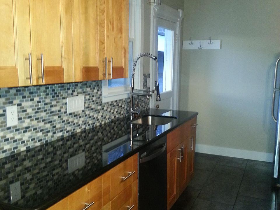 Beautiful maple cabinets, granite counters