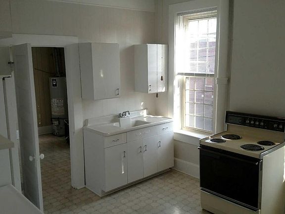 3rd image of 1025 Wheeling Ave