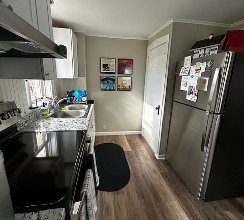 3rd image of 124 E Main St