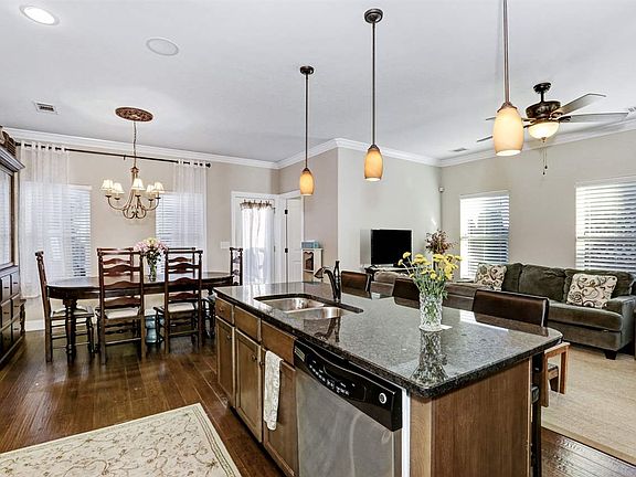 5th image of 1115 Pegasus Dr NW