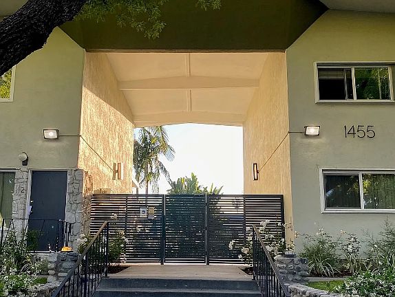 3rd image of 1455 N Los Robles Ave #32c5686fd