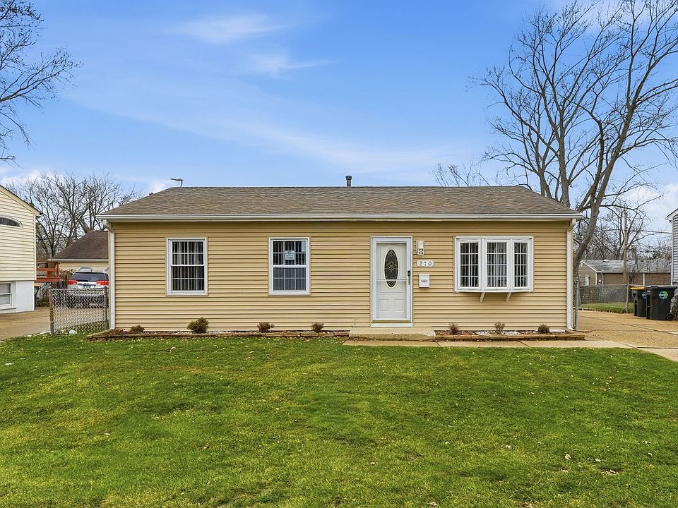 1st image of 210 Willow Rd