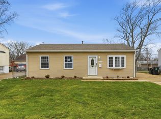 210 Willow Rd, Streamwood, IL 60107