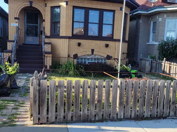 5226 W Wolfram St, Chicago, IL 60641
