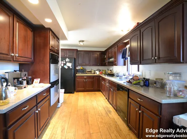 78 Arlington St, Boston, MA 02135