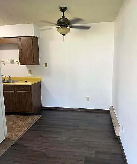 717 Garland St E — Photo 13