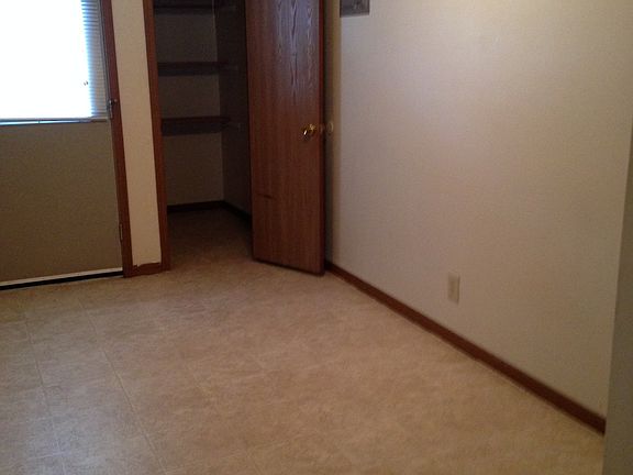 3rd image of 939 Windwood Dr APT 4