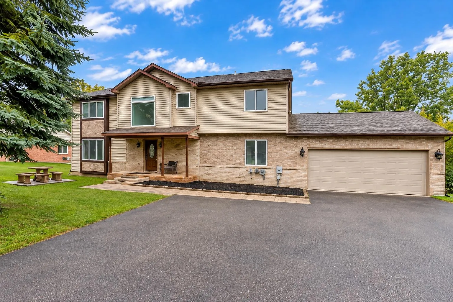 4 bed, 3.5 bath, 3819 sqft, $3,800 — Photo 1