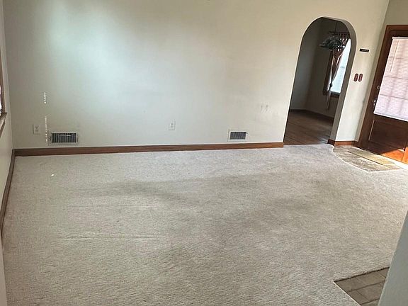 5th image of 945 Croyden Dr
