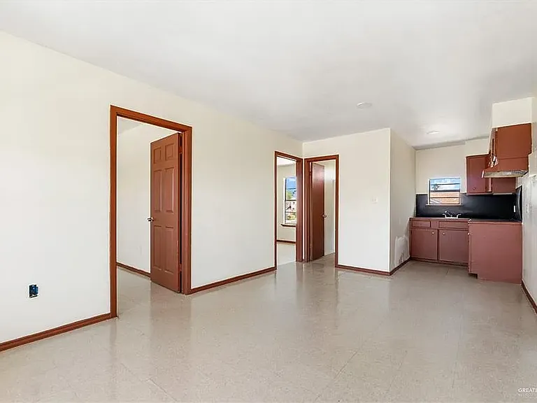 604 Villa Maria Blvd #6 — Photo 2