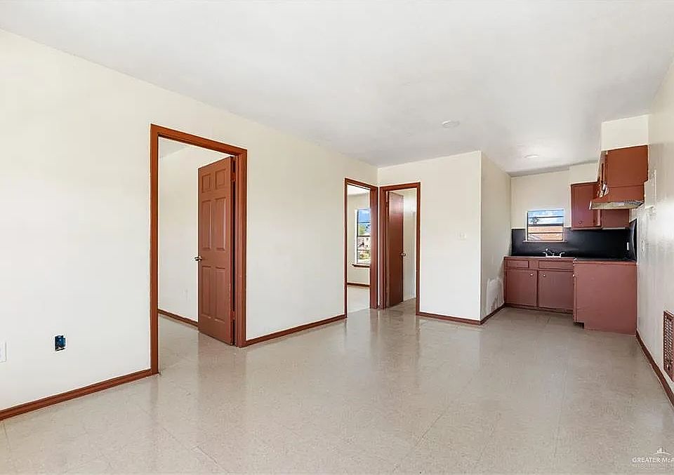 2nd image of 604 Villa Maria Blvd #6