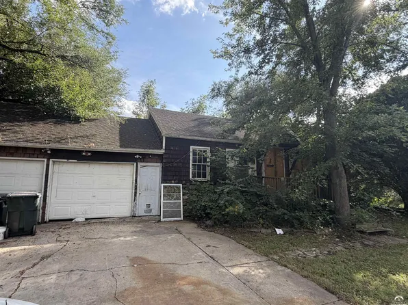 921 E 21st St, Lawrence, KS 66046