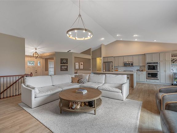 3rd image of 283 Crown Point Dr