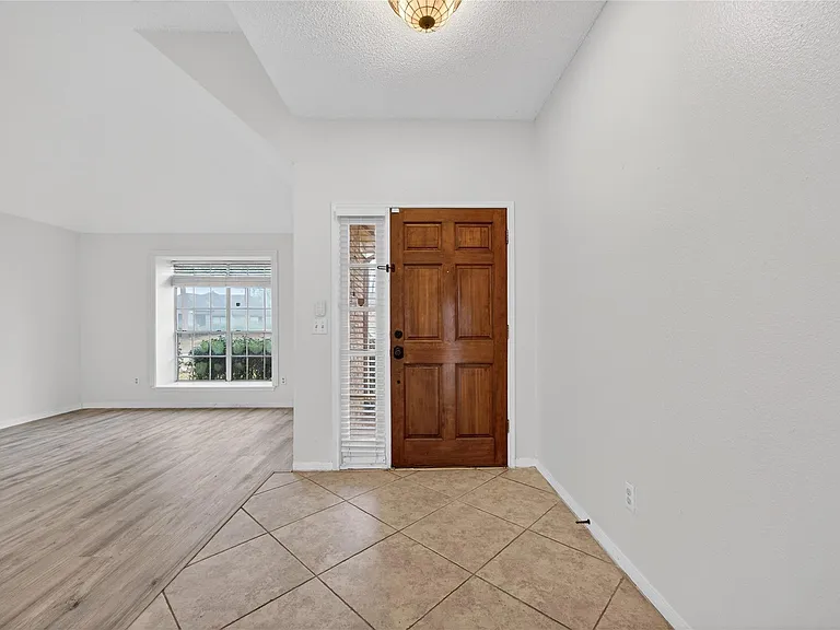 1035 Cascade Creek Dr — Photo 9