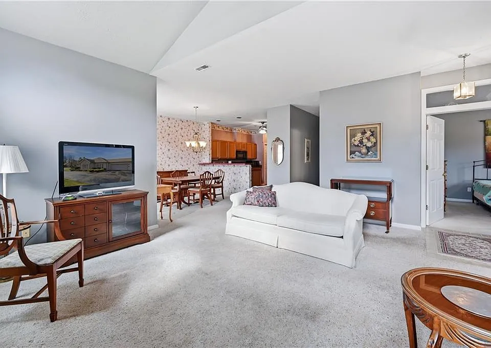 76 Stone Ridge Blvd #76