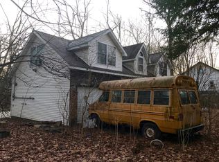 8 River Rd, Bloomingburg, NY 12721