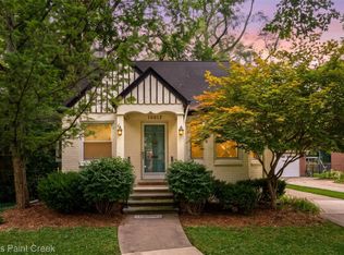 10017 Hart Ave, Huntington Woods, MI 48070