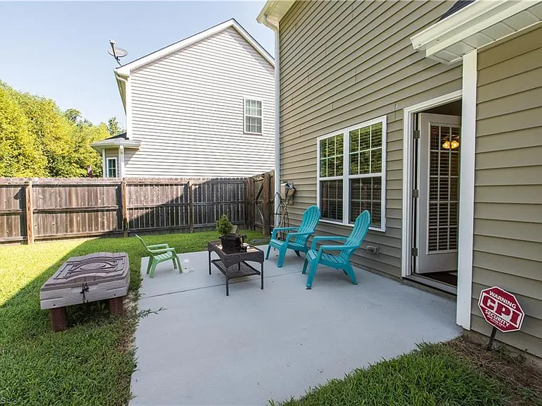 2110 Longburn Dr — Photo 9