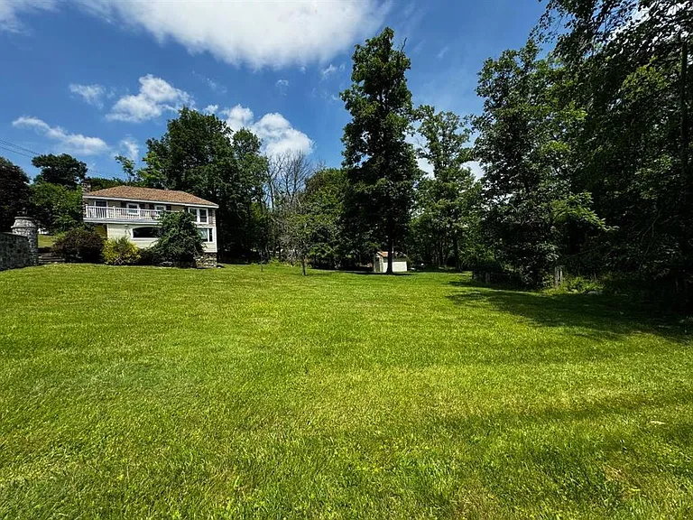 8 Lake Ave — Photo 4