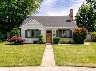 9 Birch Cir N, Farmingdale, NY 11735