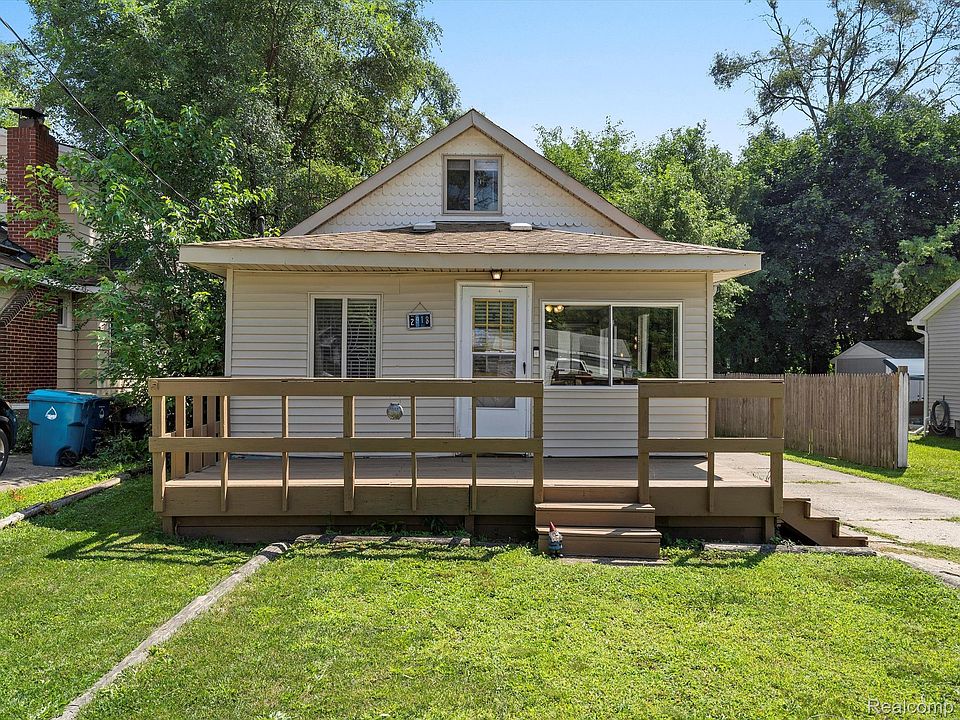 1st image of 2918 Seebaldt Ave