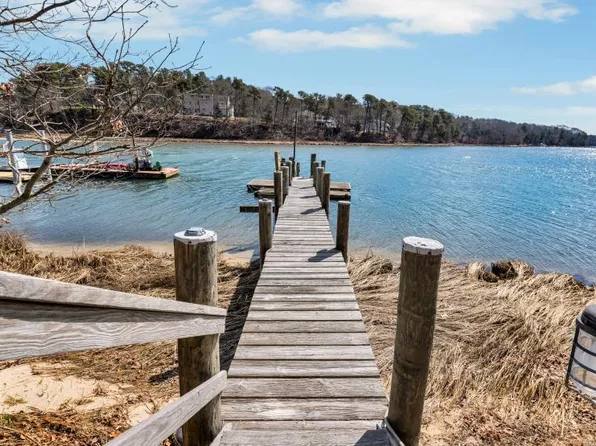 34 Quaker Run Road, Mashpee, MA 02649