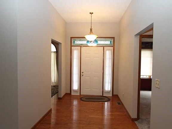 4th image of 2216 N Carrolton Dr