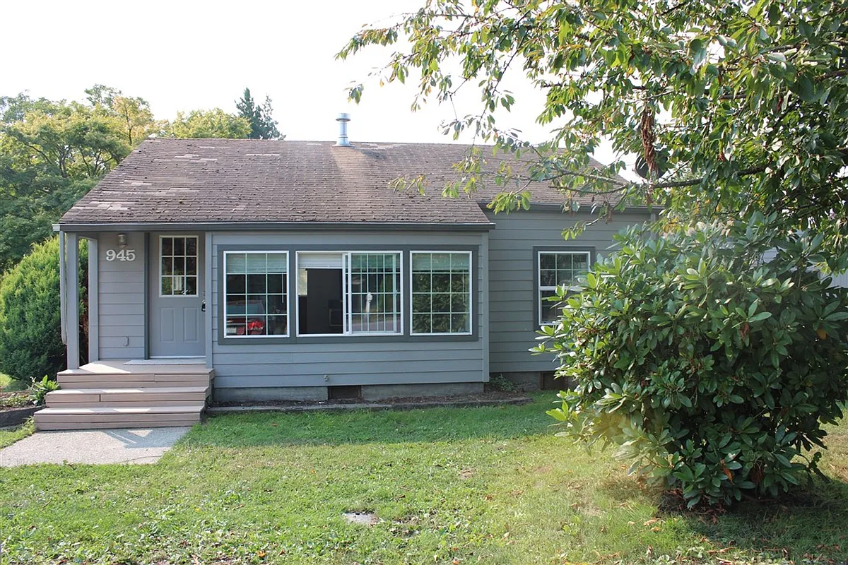 Building Photo - 945 Fidalgo St