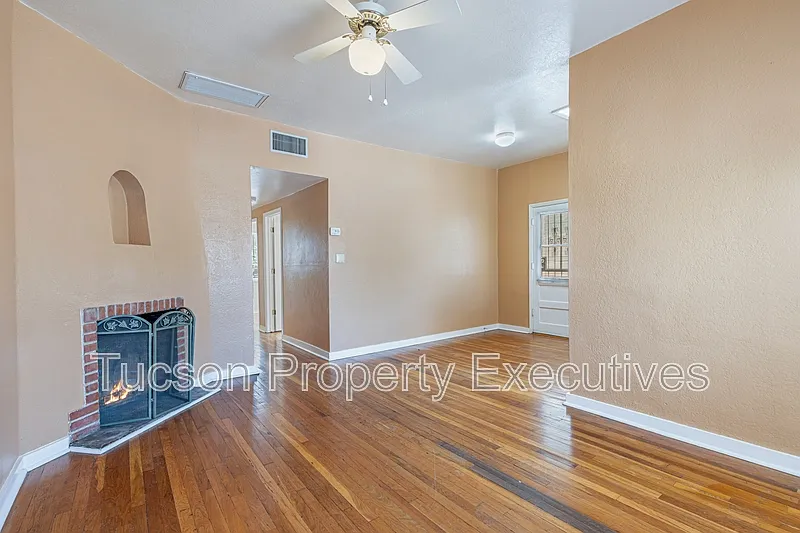 2 bed, 1.0 bath, 1000 sqft, $1,300 — Photo 4