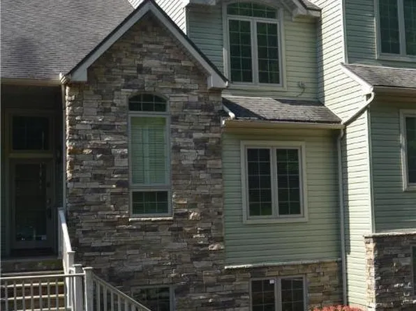 30 Mountainwoods Dr, Lake Harmony, PA 18624