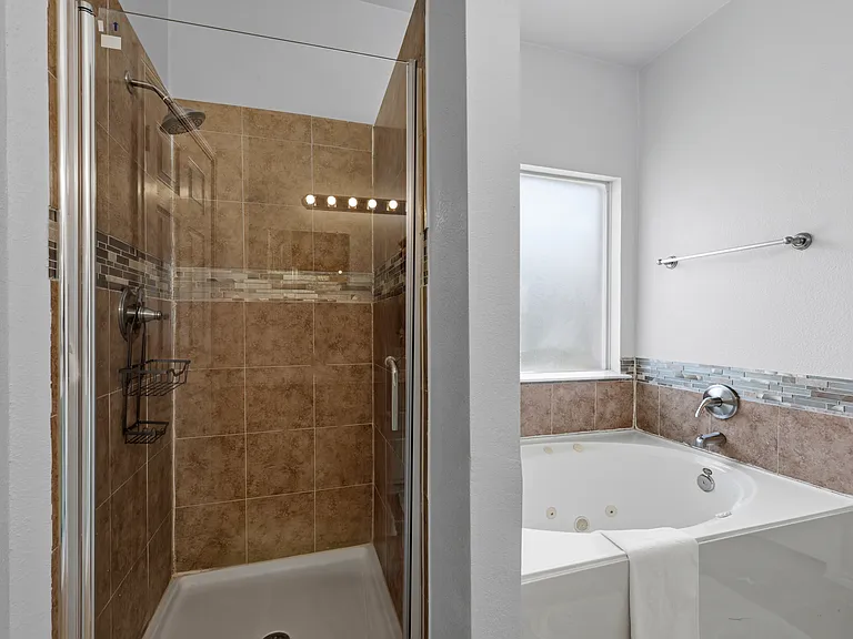 704 San Antonio Trl — Photo 20