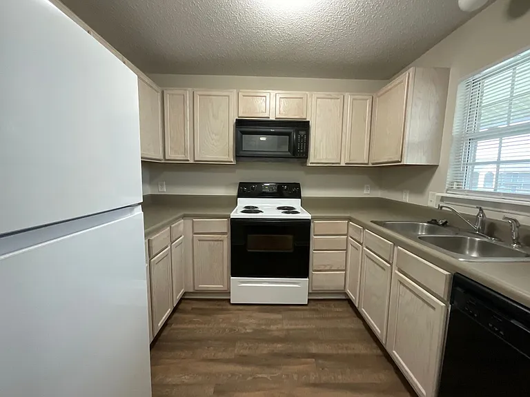 Meridian Park Apartments — Photo 75