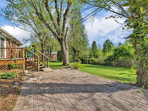 2nd image of 136 Brush Creek Cir