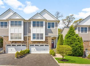 22 Hidden Ridge Court, Scarsdale, NY 10583