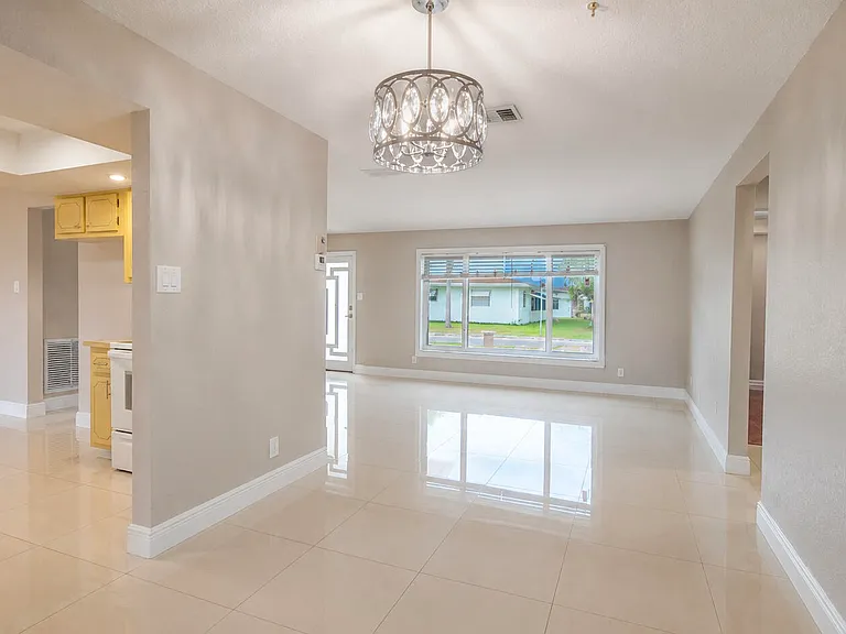 7180 NW 10th Ct — Photo 7