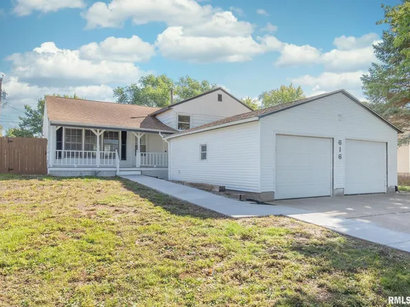 616 4th St, Colona, IL 61241