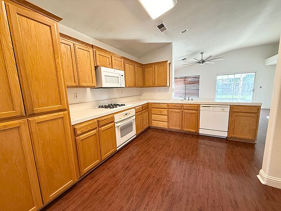 5th image of 5660 E Lorena Ave