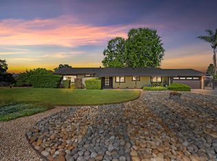 220 Holliday Dr, Hollister, CA 95023