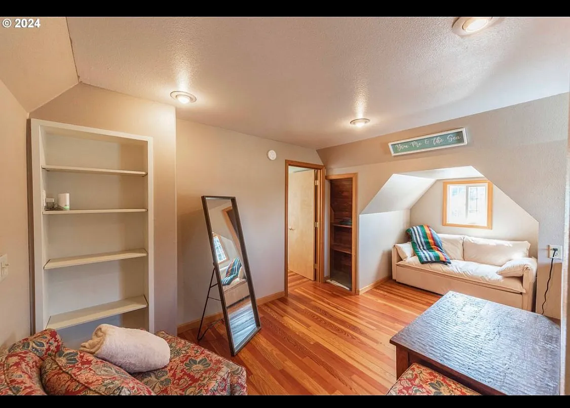 2 bed, 1168 sqft, $2,400 — Photo 3