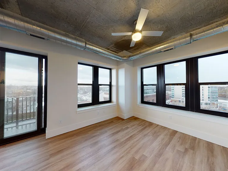 300 East Apartments — Photo 13
