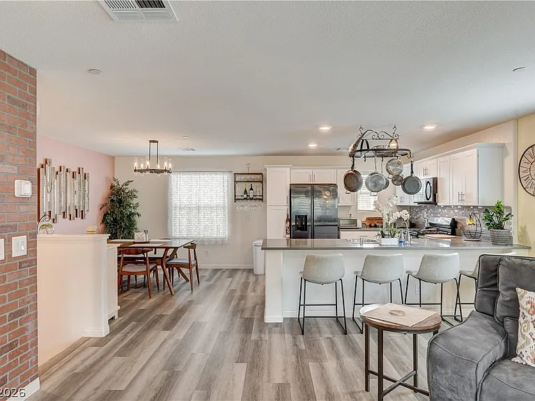 3715 Brilliant Sunset St — Photo 10