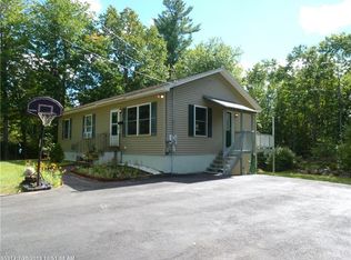 40 Spring St, Mechanic Falls, ME 04256