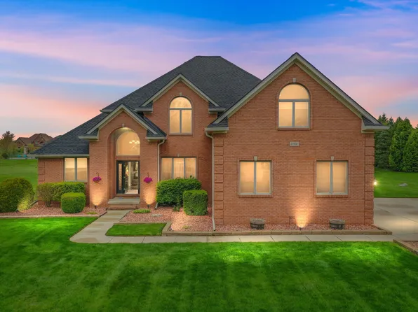 37830 Mahogany Dr, New Boston, MI 48164