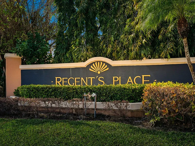 2055 Regents Blvd — Photo 40