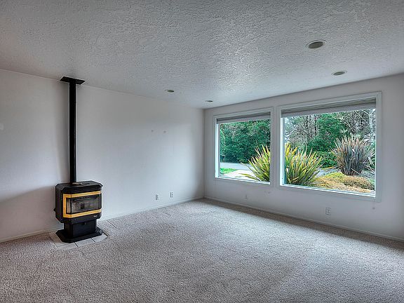 3rd image of 921 NW Lanai Loop