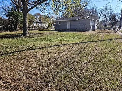 3 bed, 923 sqft, $900 — Photo 3