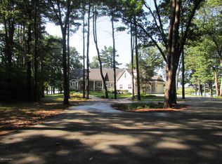 15432 Leonard St, Spring Lake, MI 49456