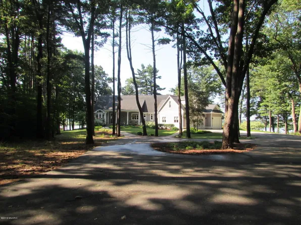 15432 Leonard St, Spring Lake, MI 49456