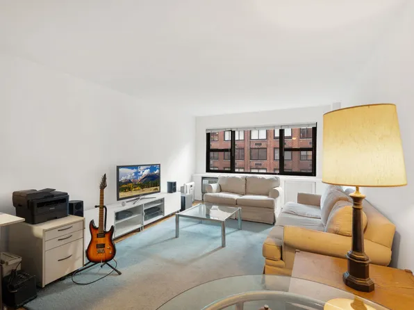 335 E 51st Street #6D, New York (Manhattan), NY 10022